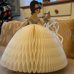 Vintage Hallmark Bride Centerpiece